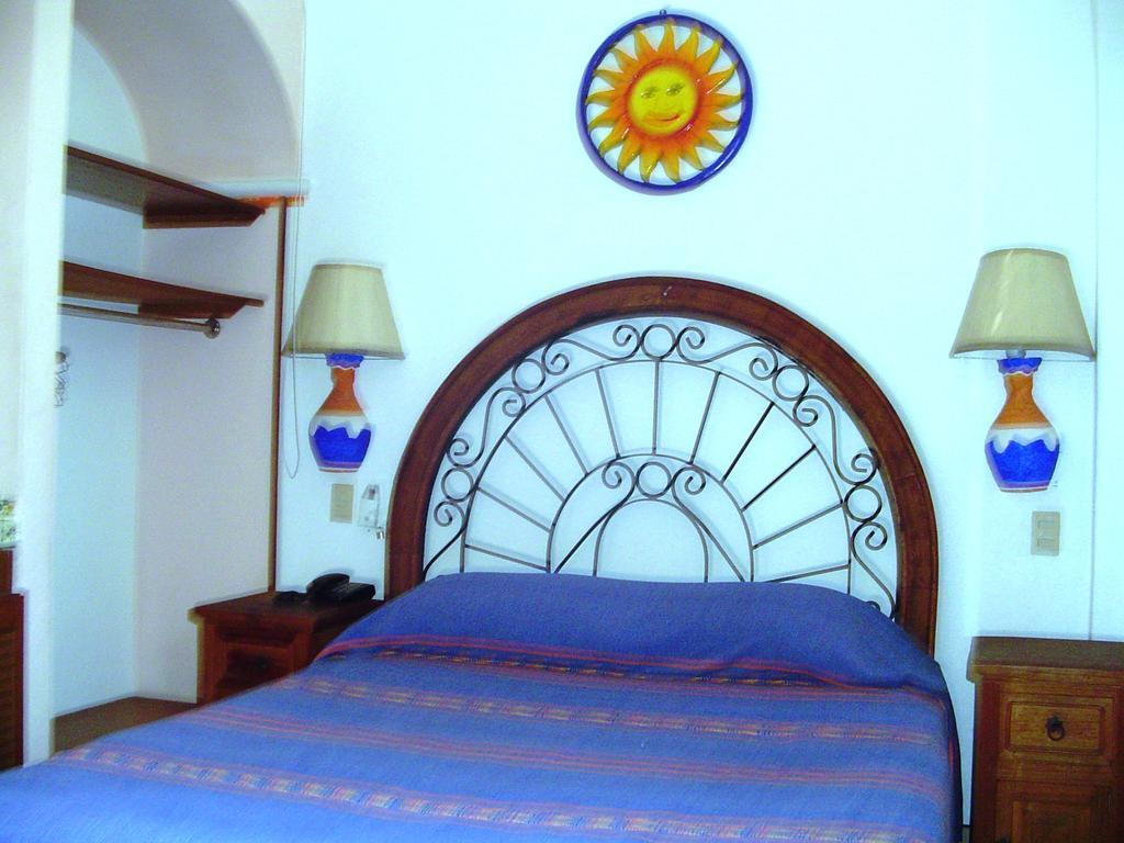 Hotel & Suites Coral Пуэрто-Вальярта Номер фото